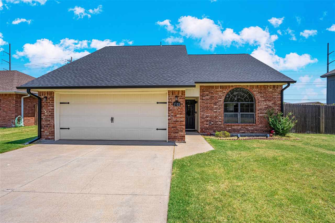 2103 NW Ashley Circle — photo