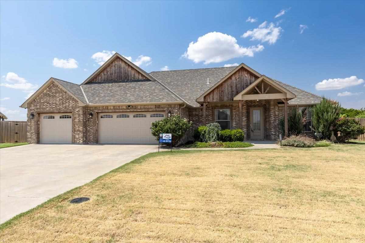 1215 Hummingbird Drive, Cache, OK 73527