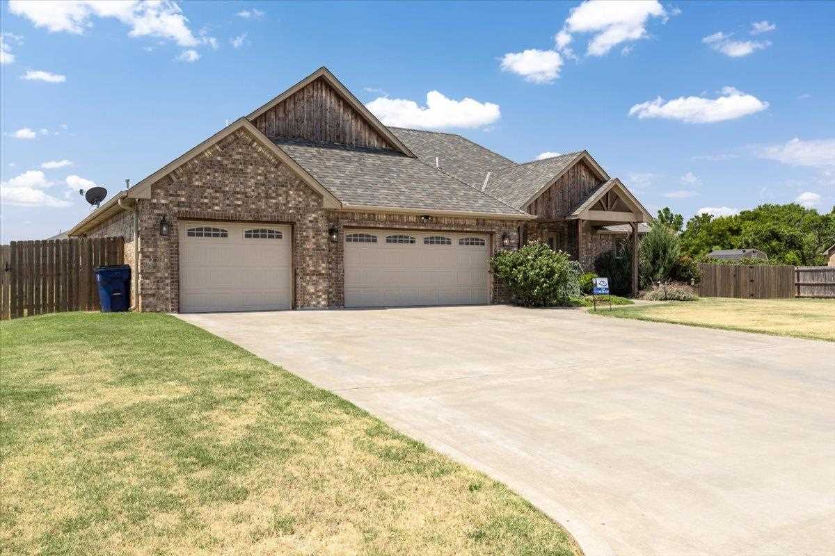 1215 Hummingbird Drive, Cache, OK 73527 — photo 2