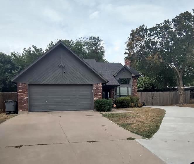 223 NW Mockingbird Road — photo