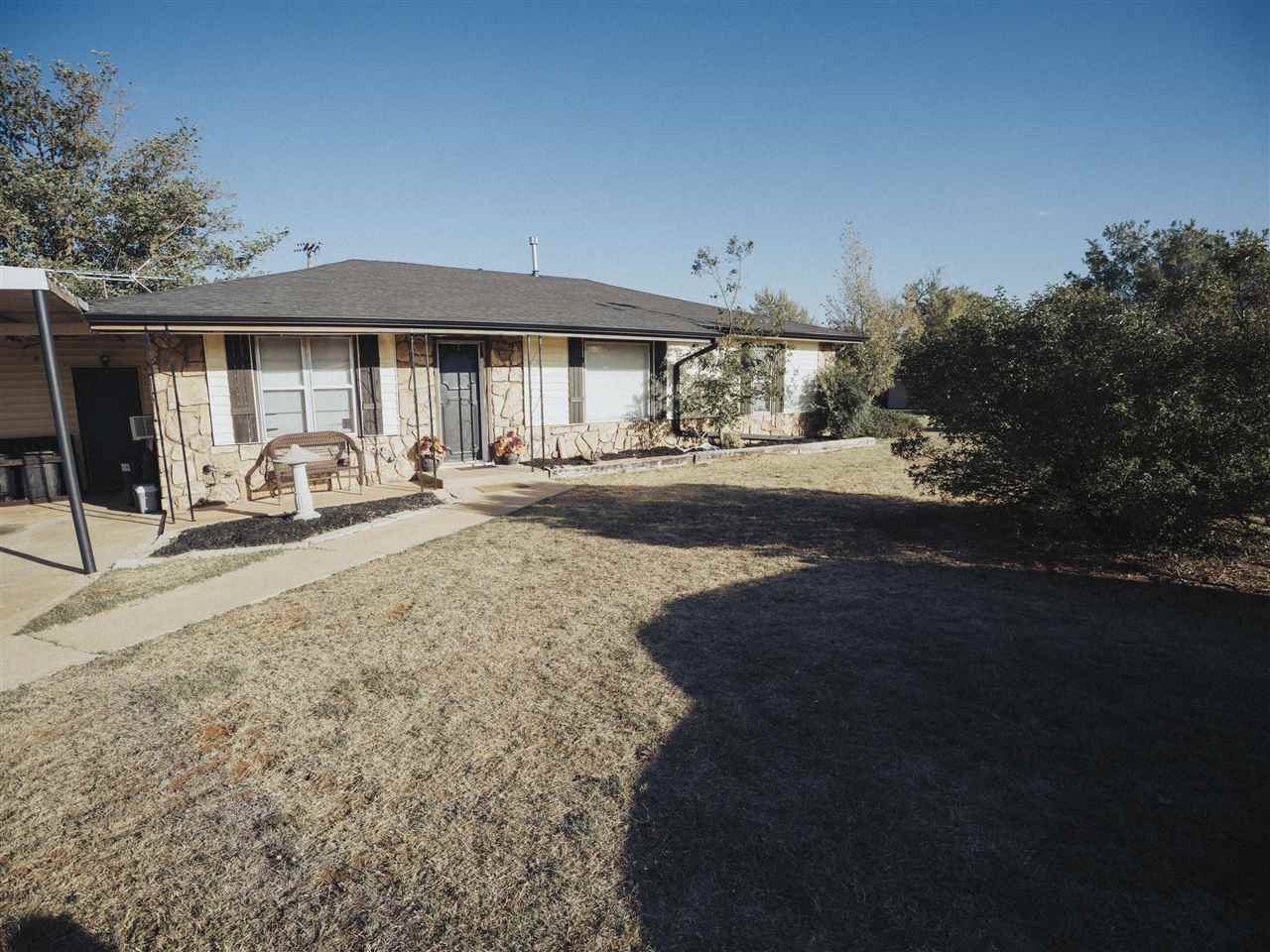 317 S Hillside Road, Apache, OK 73006 — photo 2