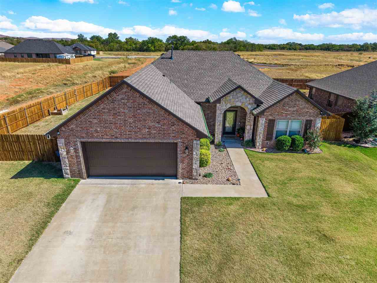 321 NE Mountain Meadow Drive — photo