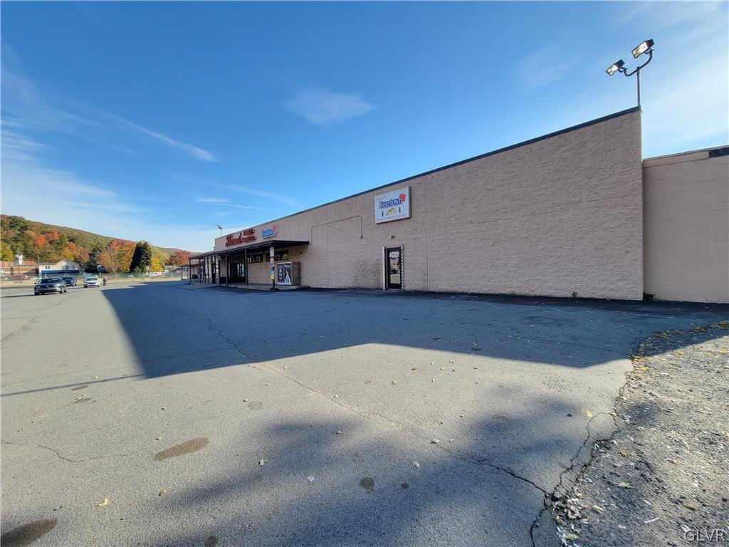 5 Mountain Mall — photo