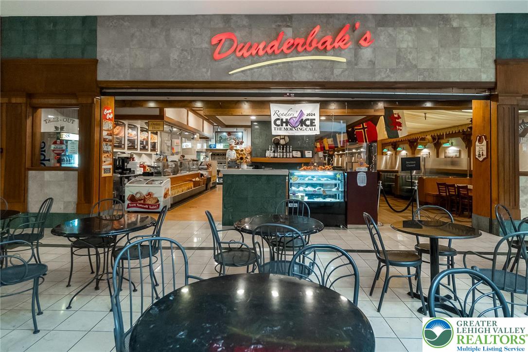 121 Lehigh Valley Mall — photo