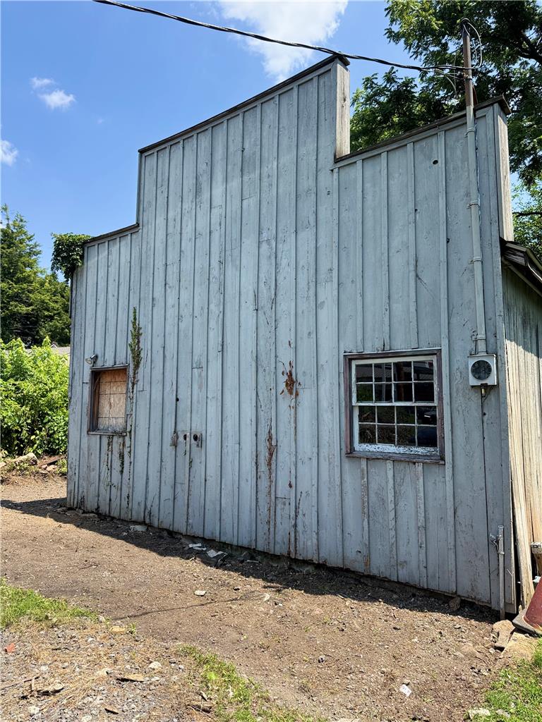 3282 Easton Avenue — photo