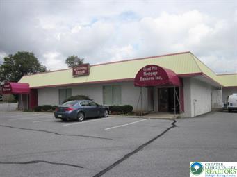 3665 Macarthur Road — photo