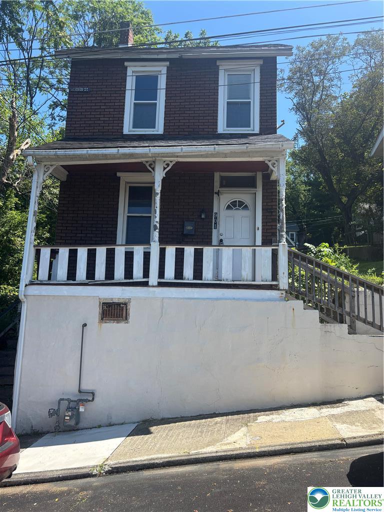 901 Vernon Street — photo