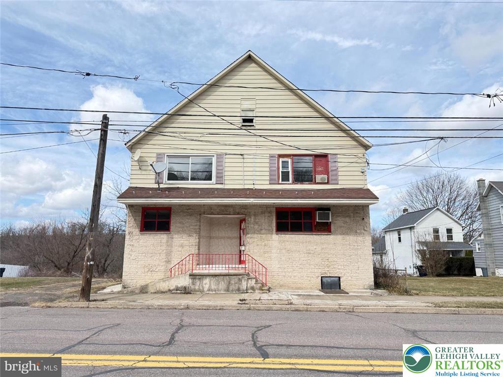 863 Main Street — photo