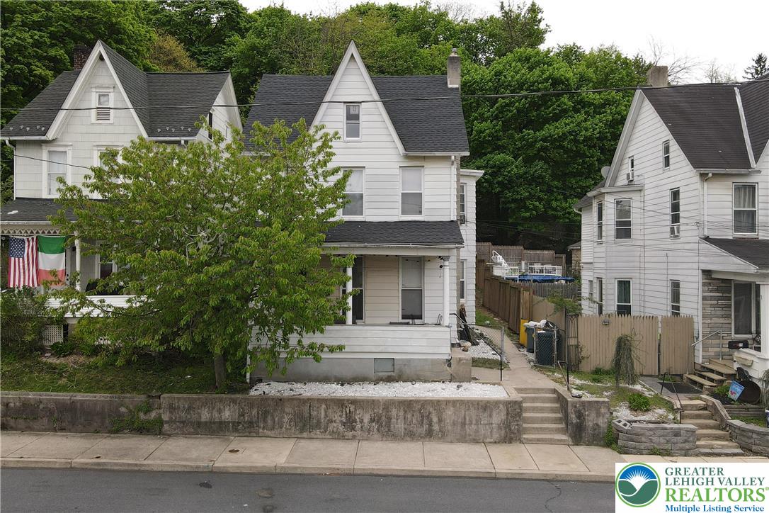 209 East South Street — photo