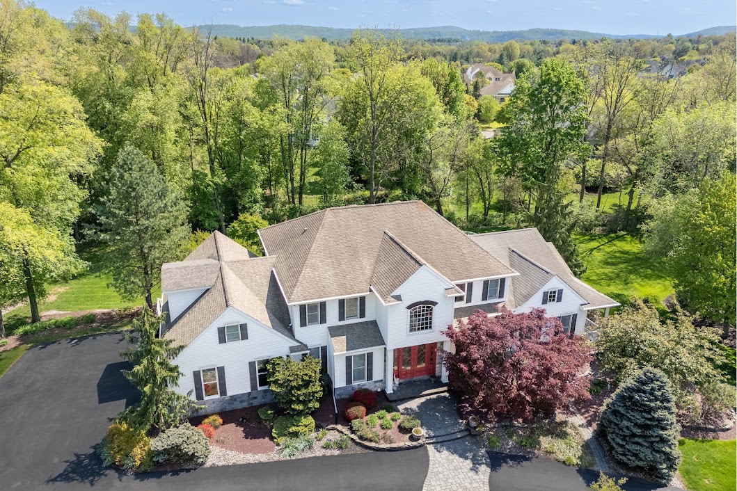 4450 Pond View Court — photo