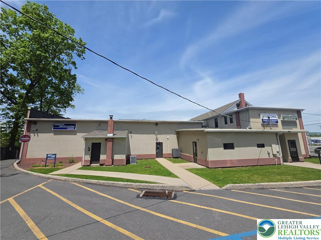 1415 Blakeslee Boulevard Drive East — photo