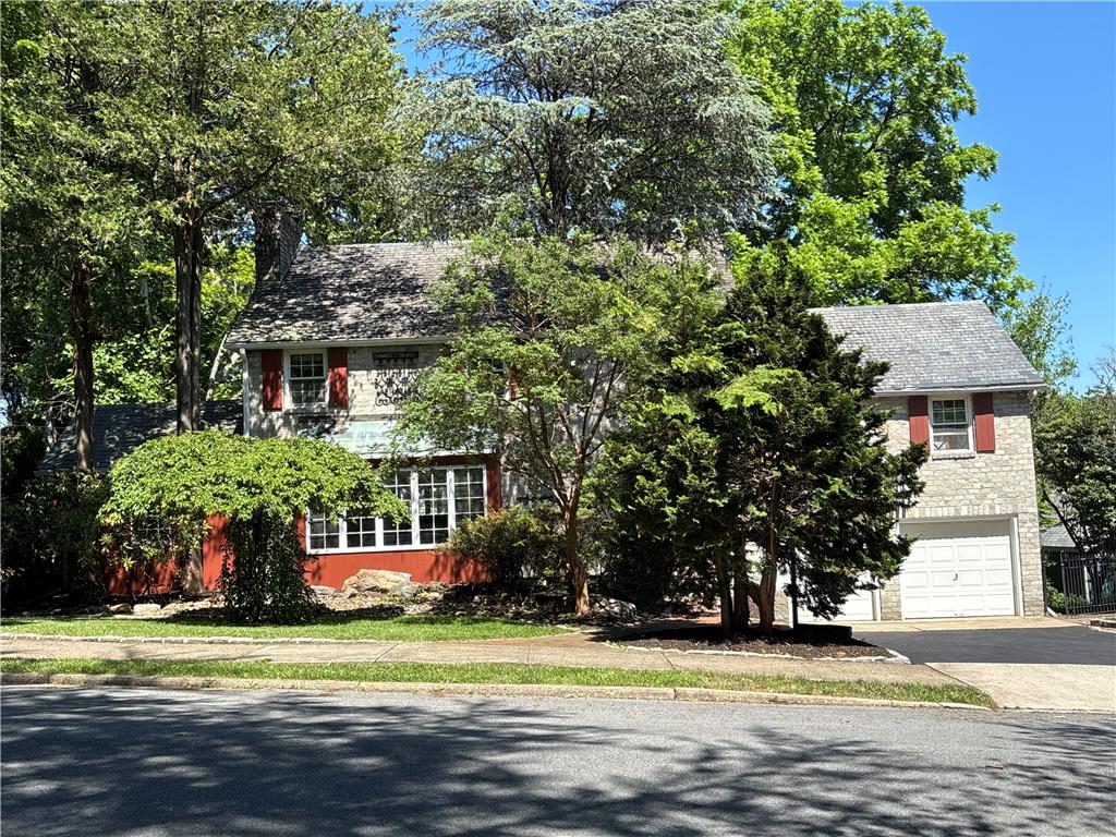 1236 Moffitt — photo