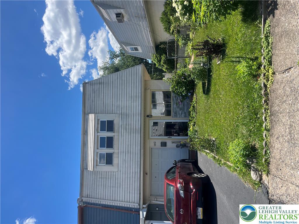 1812 East Cambridge Street — photo