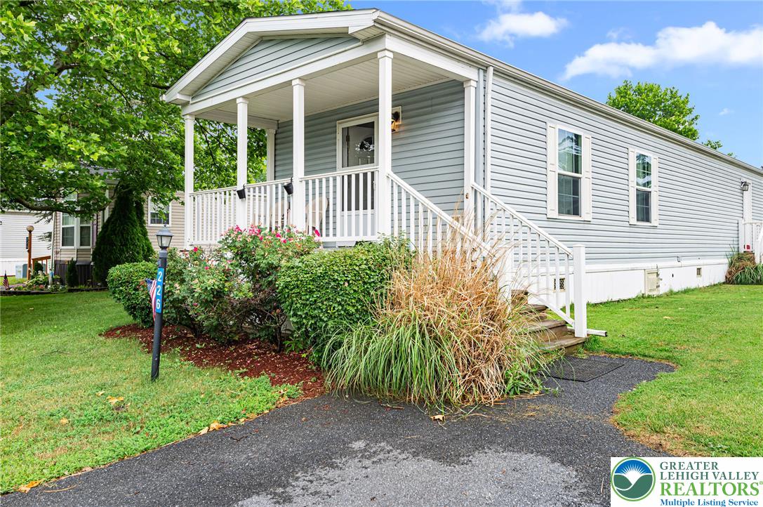 226 Greenbriar Drive South — photo
