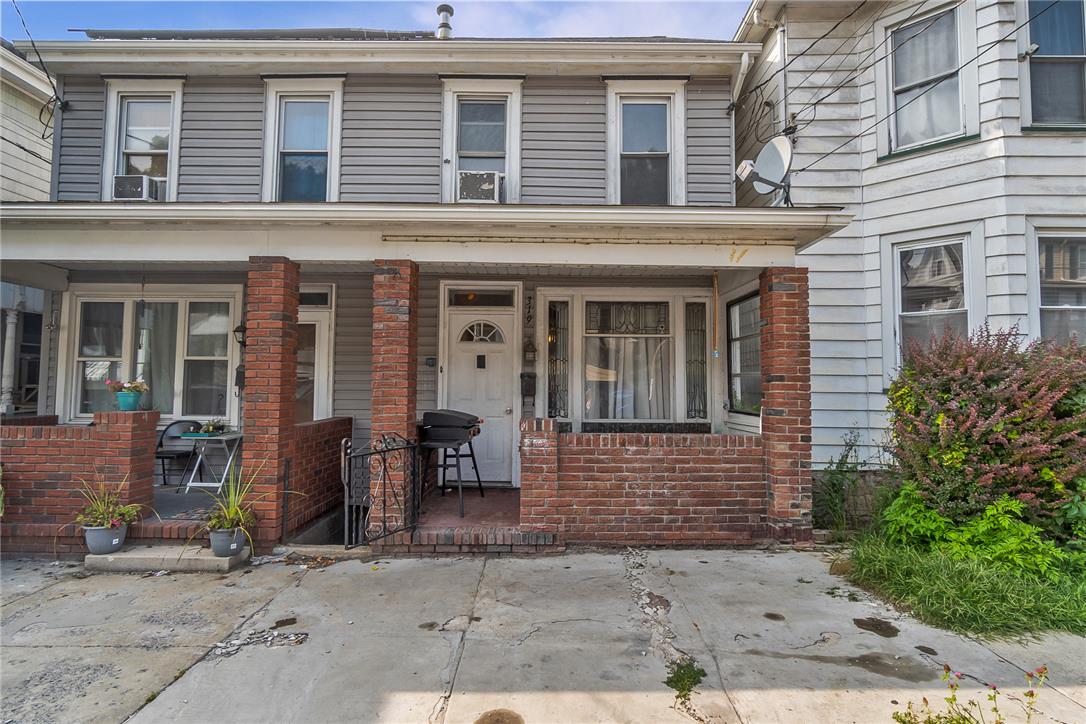 319 Abbott Street — photo