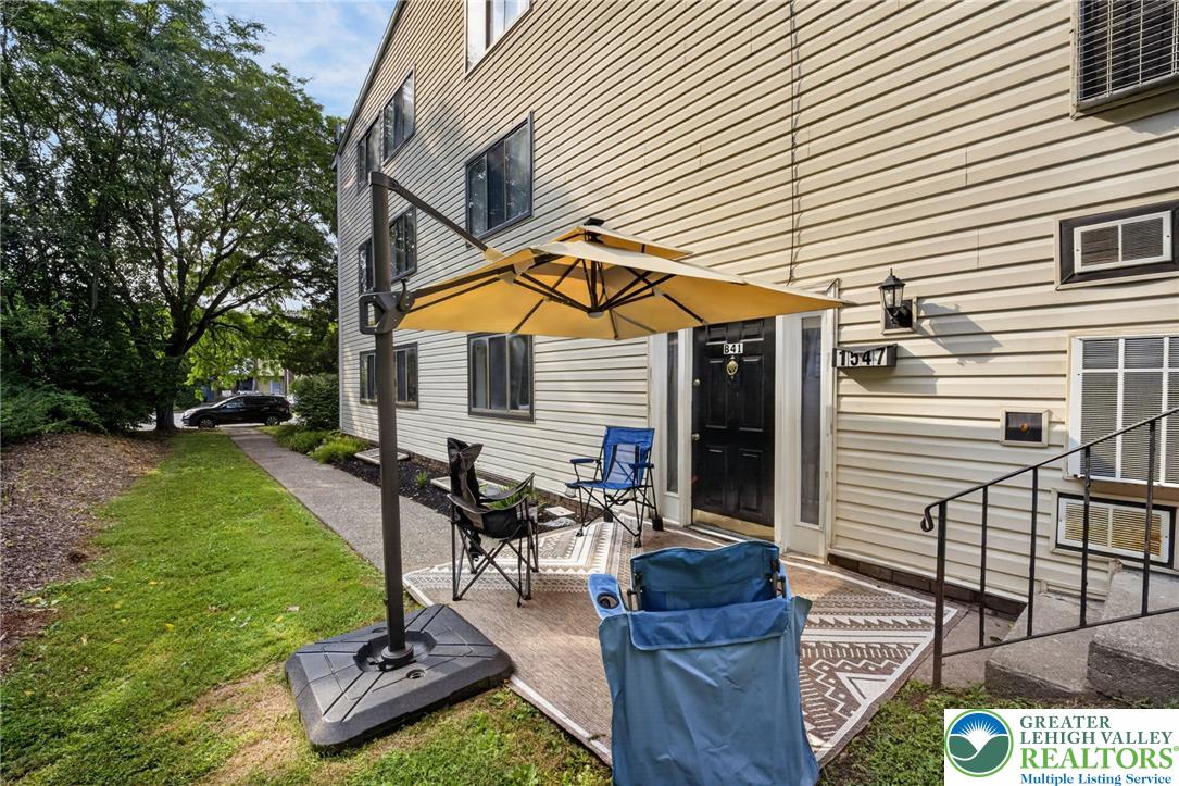 Home in Whitehall Twp, PA 18052 — photo 2