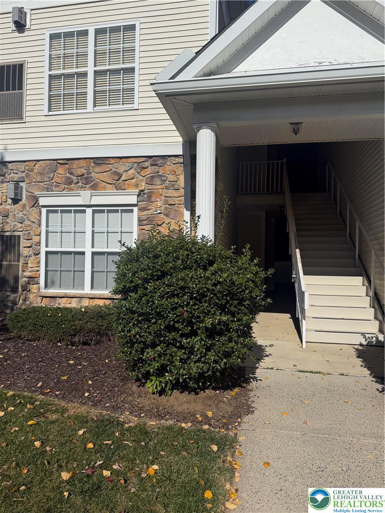 303 Waterford Terrace — photo