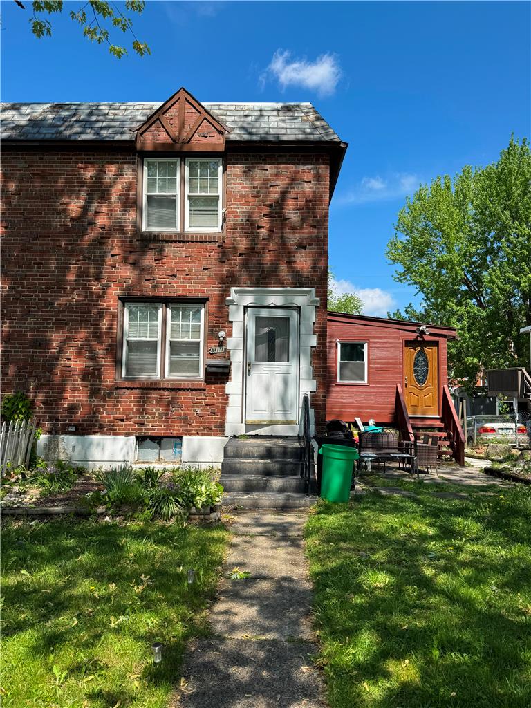 811 West Emaus Avenue — photo