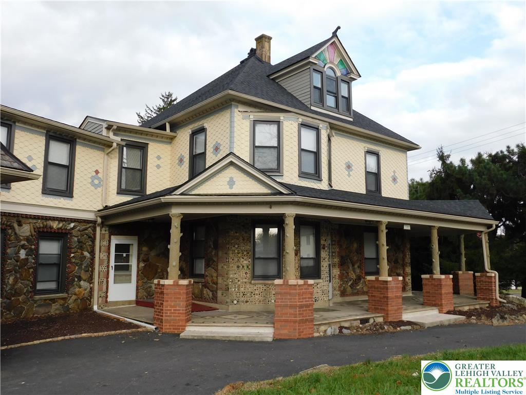 3301 Linden Street — photo