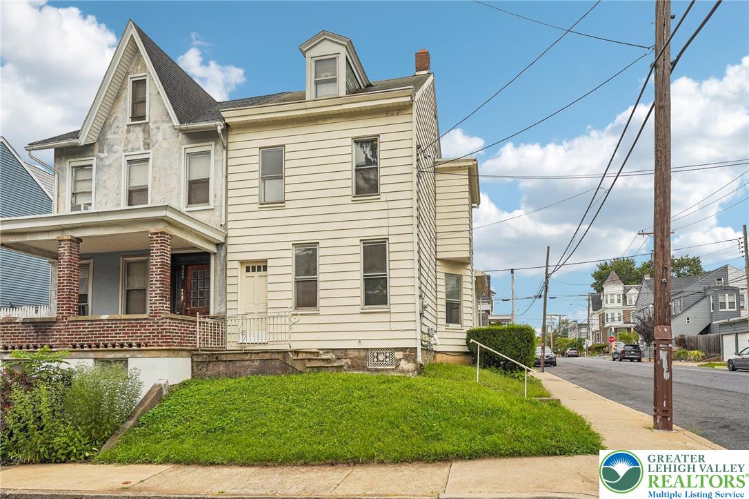 1050 Spring Garden Street — photo