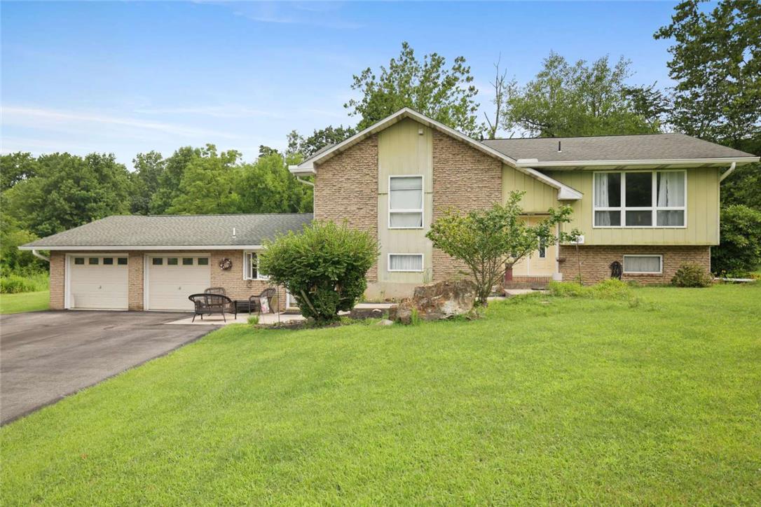 2371 Honeysuckle Road — photo