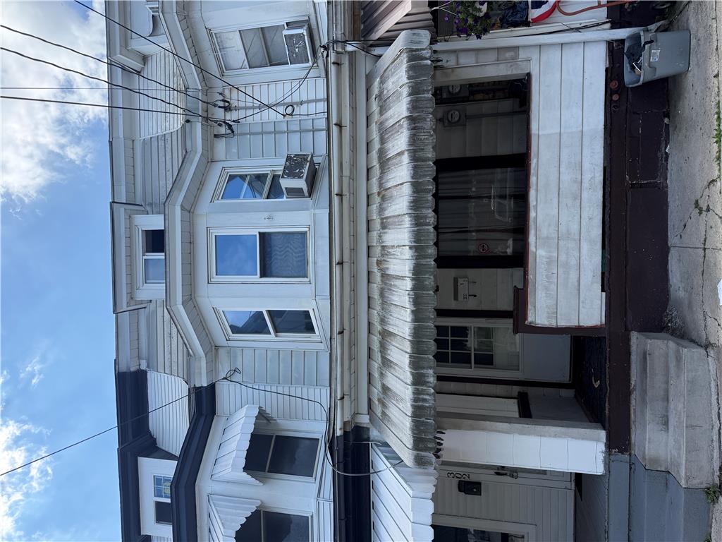 302 West Spruce Street 1/2 — photo