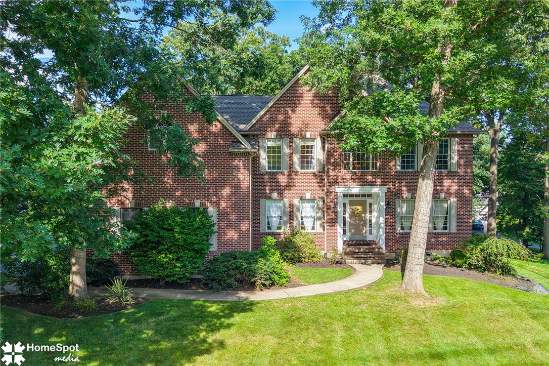 1596 Woodfield Drive — photo
