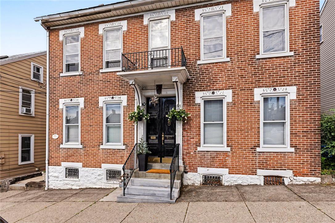 917 Main Street — photo