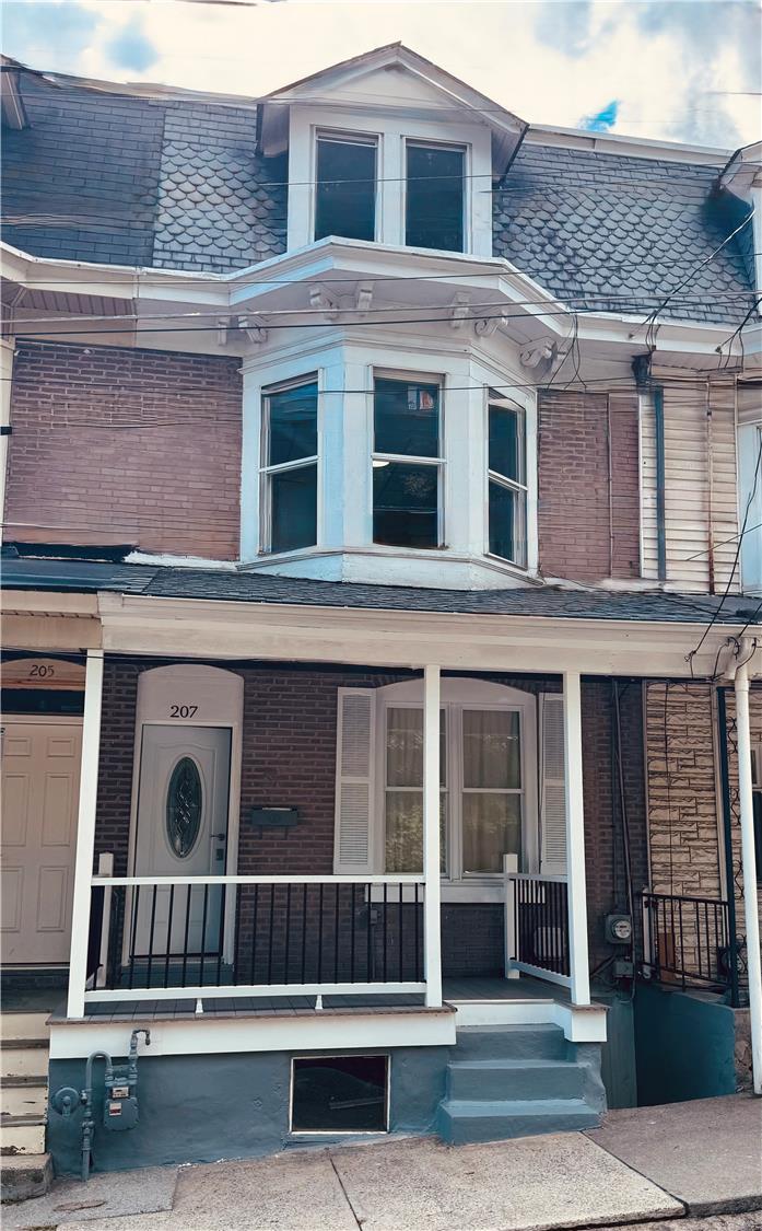 207 North George Street — photo