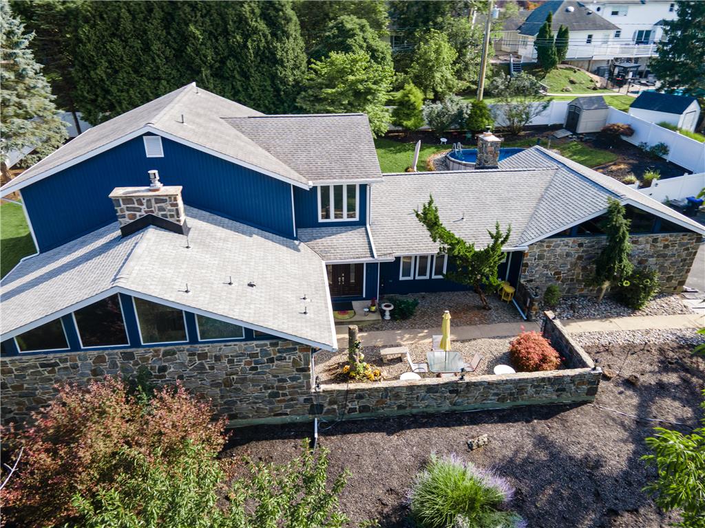2210 Greenwood Road — photo