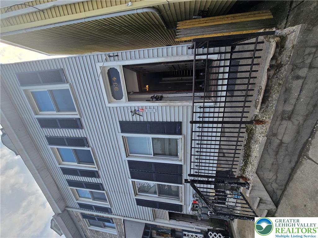 934 Ferry Street 2F — photo