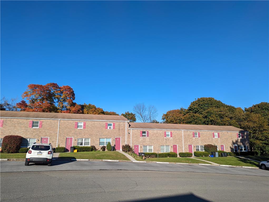 121 East Hillcrest Lane E43 — photo