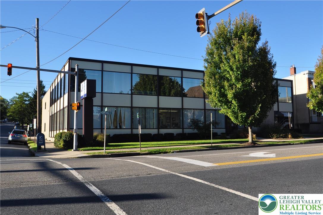 701 West Broad Street 110 — photo