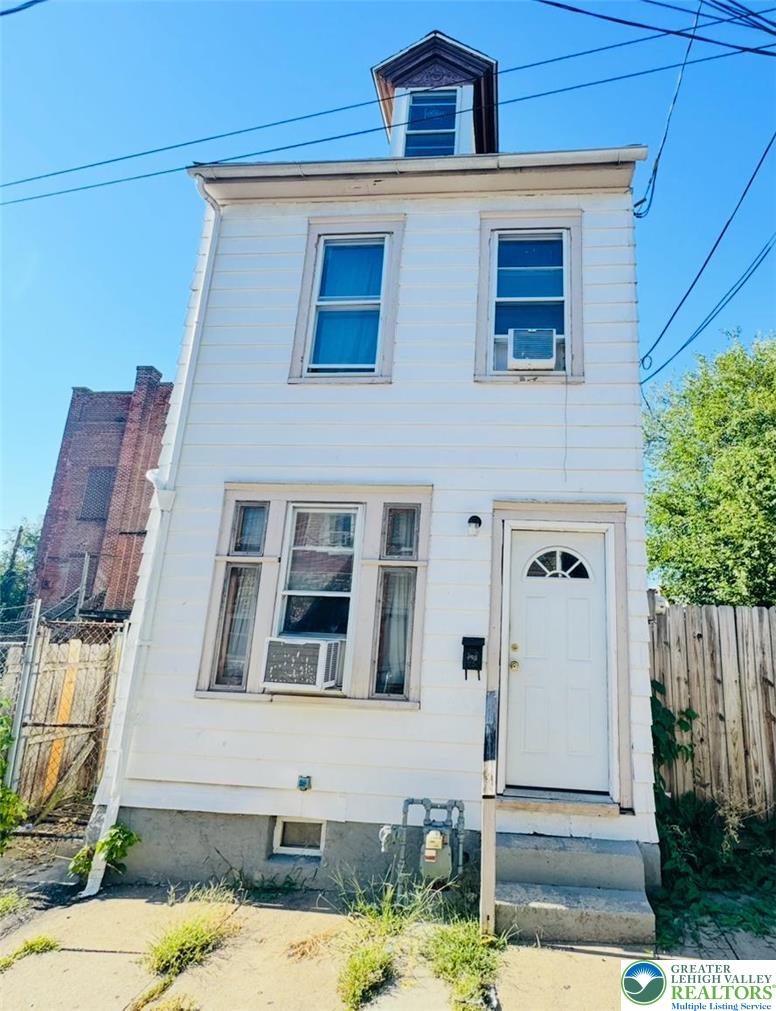 175 West Pine Street — photo