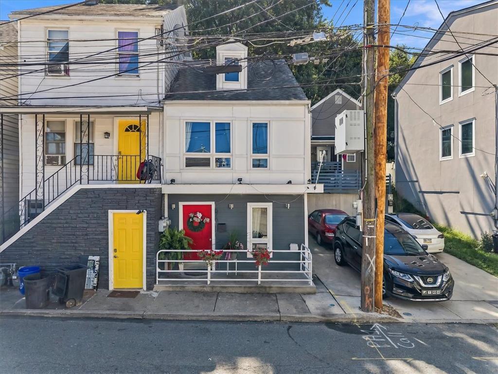 676 Pine Street — photo