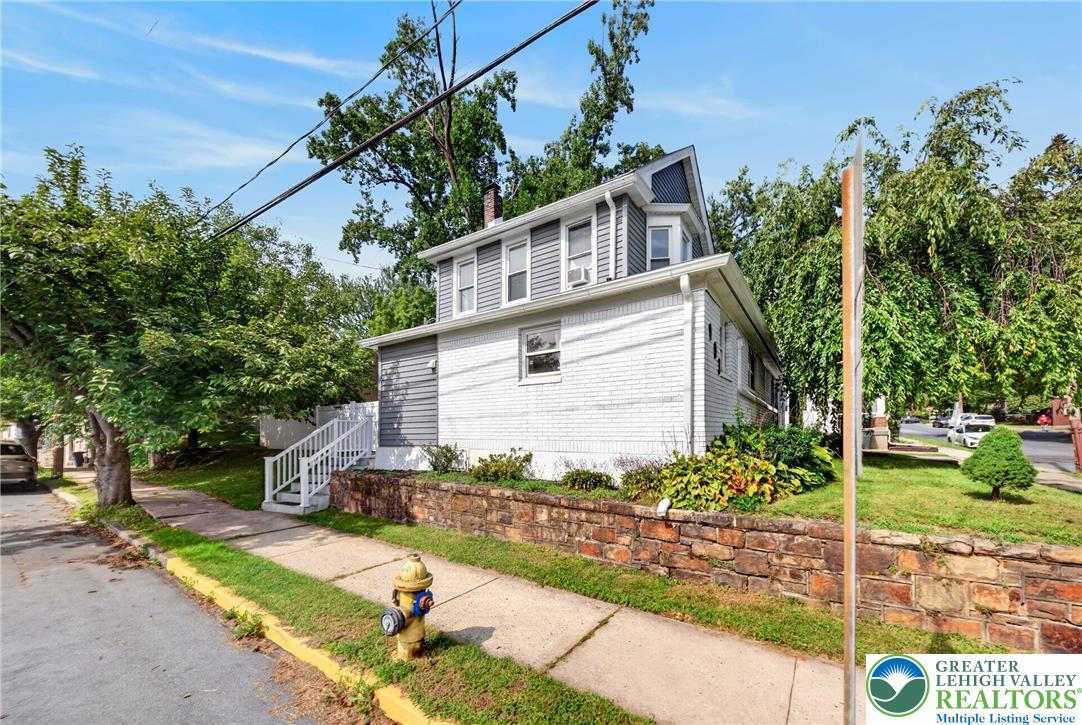 903 Seneca Street — photo