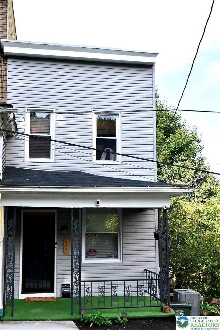 928 Vernon Street — photo