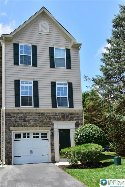 1600 Oakridge Lane — photo