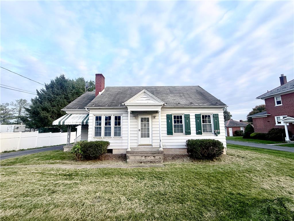 124 East Lawn — photo