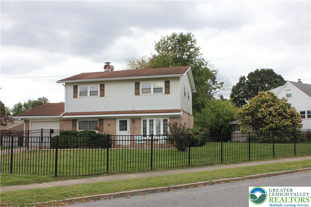 2104 Pinehurst Road — photo