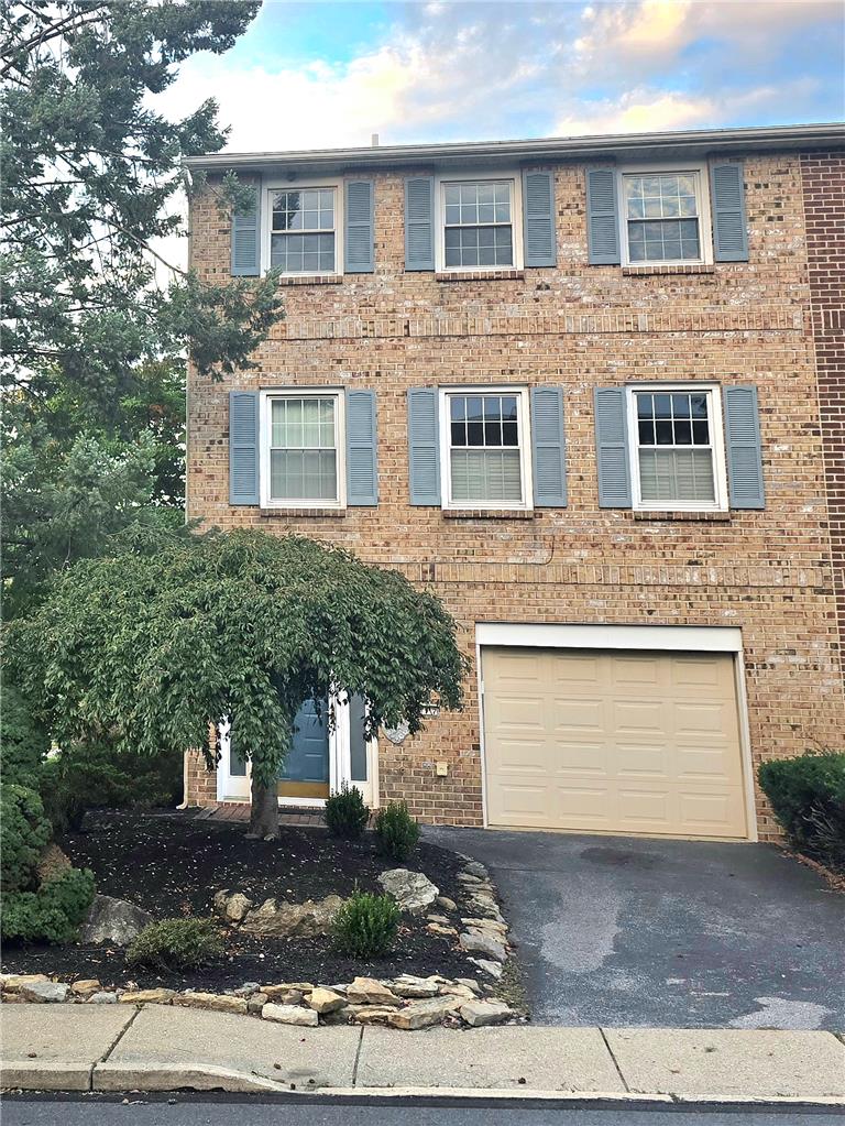 977 Barnside Court — photo