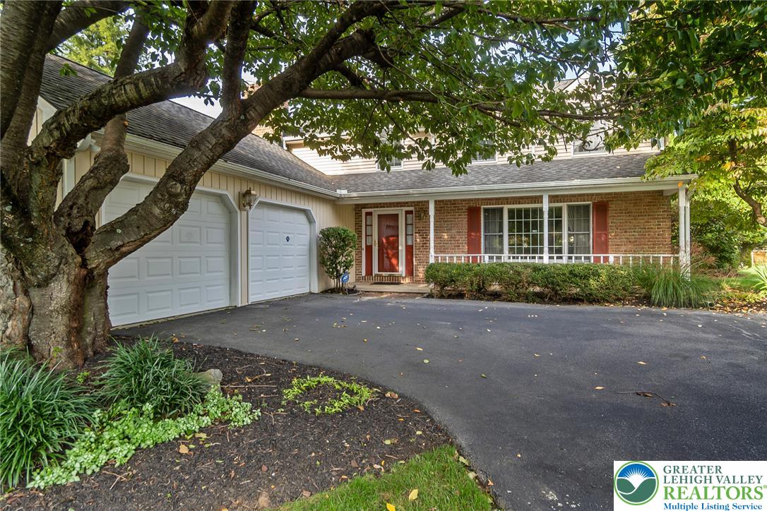 919 Hawthorn Road — photo