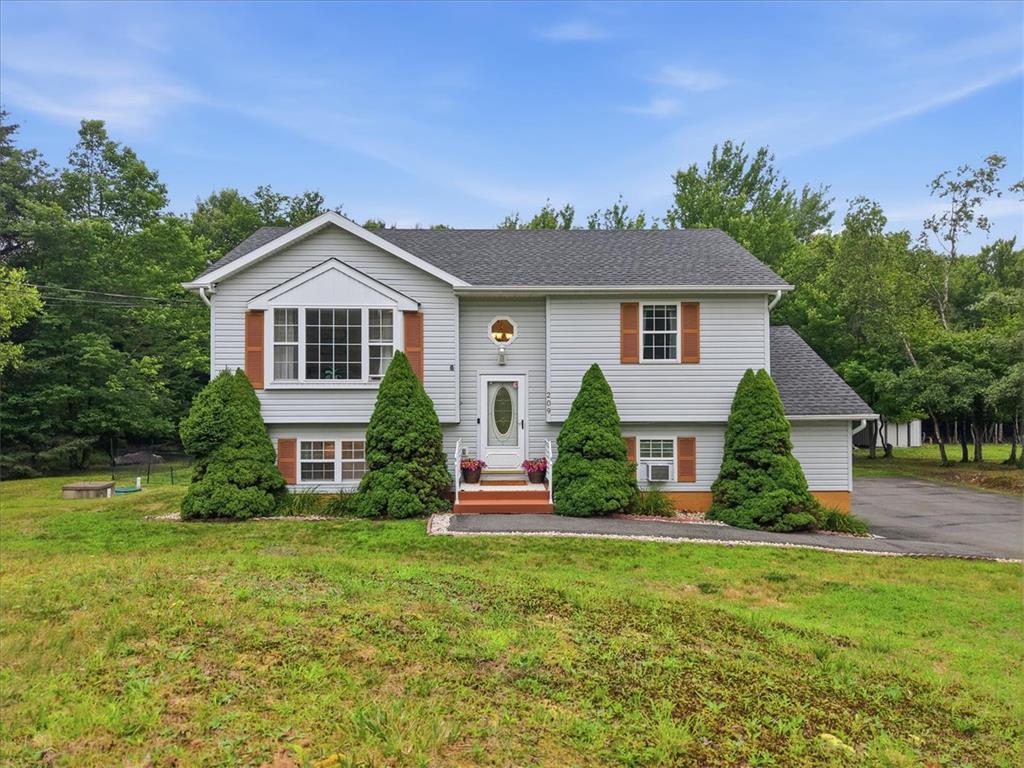 209 Center Drive — photo