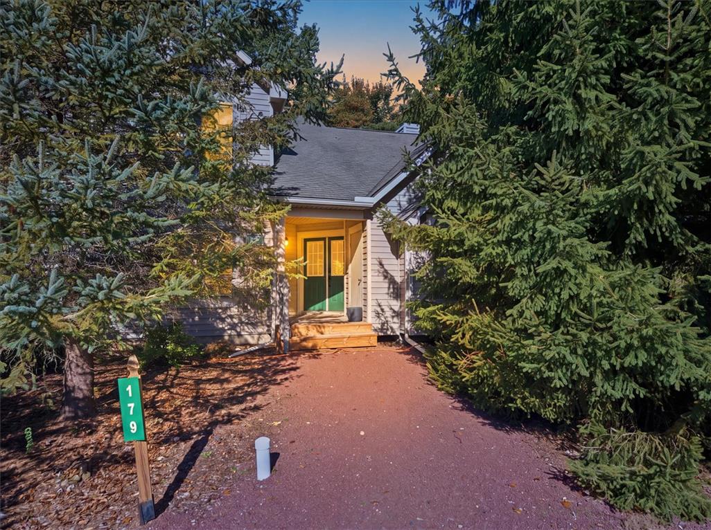 179 Hawthorne Court — photo