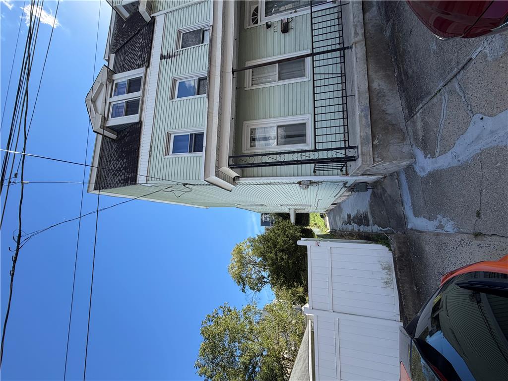 713 W Laurel Blvd — photo
