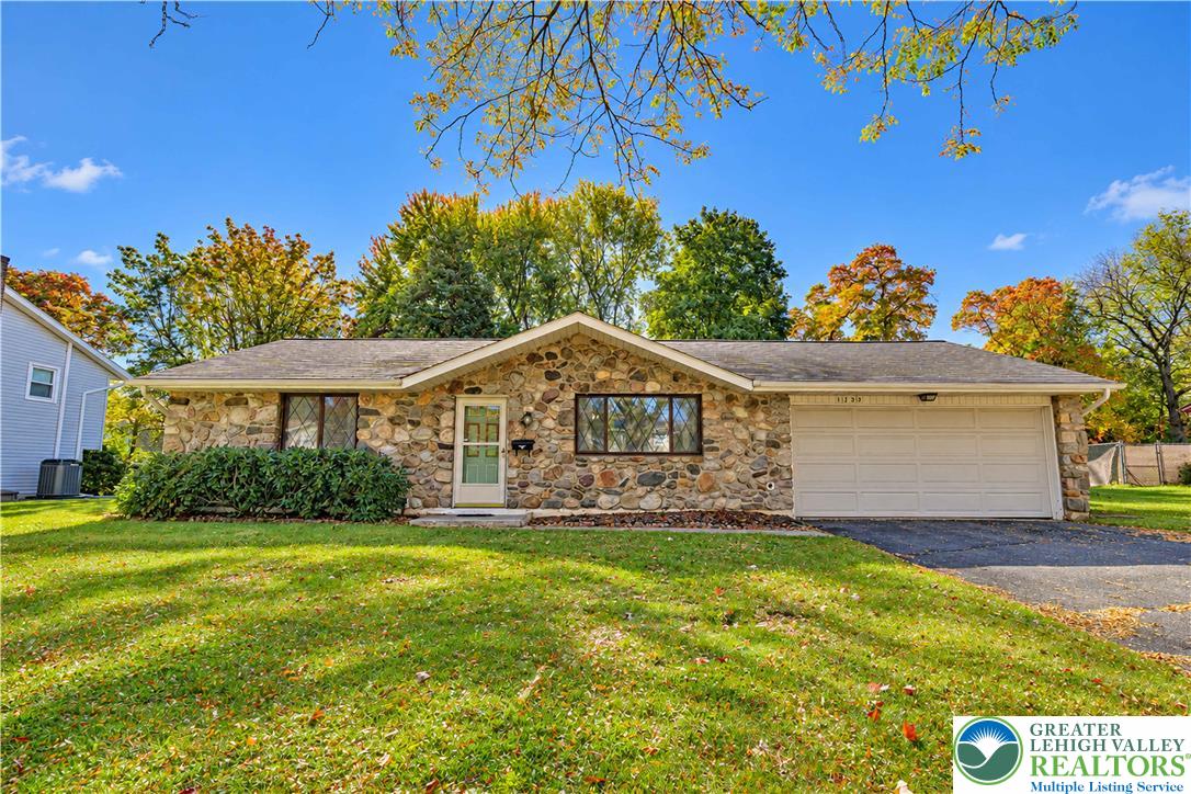 1752 Johnston Drive — photo
