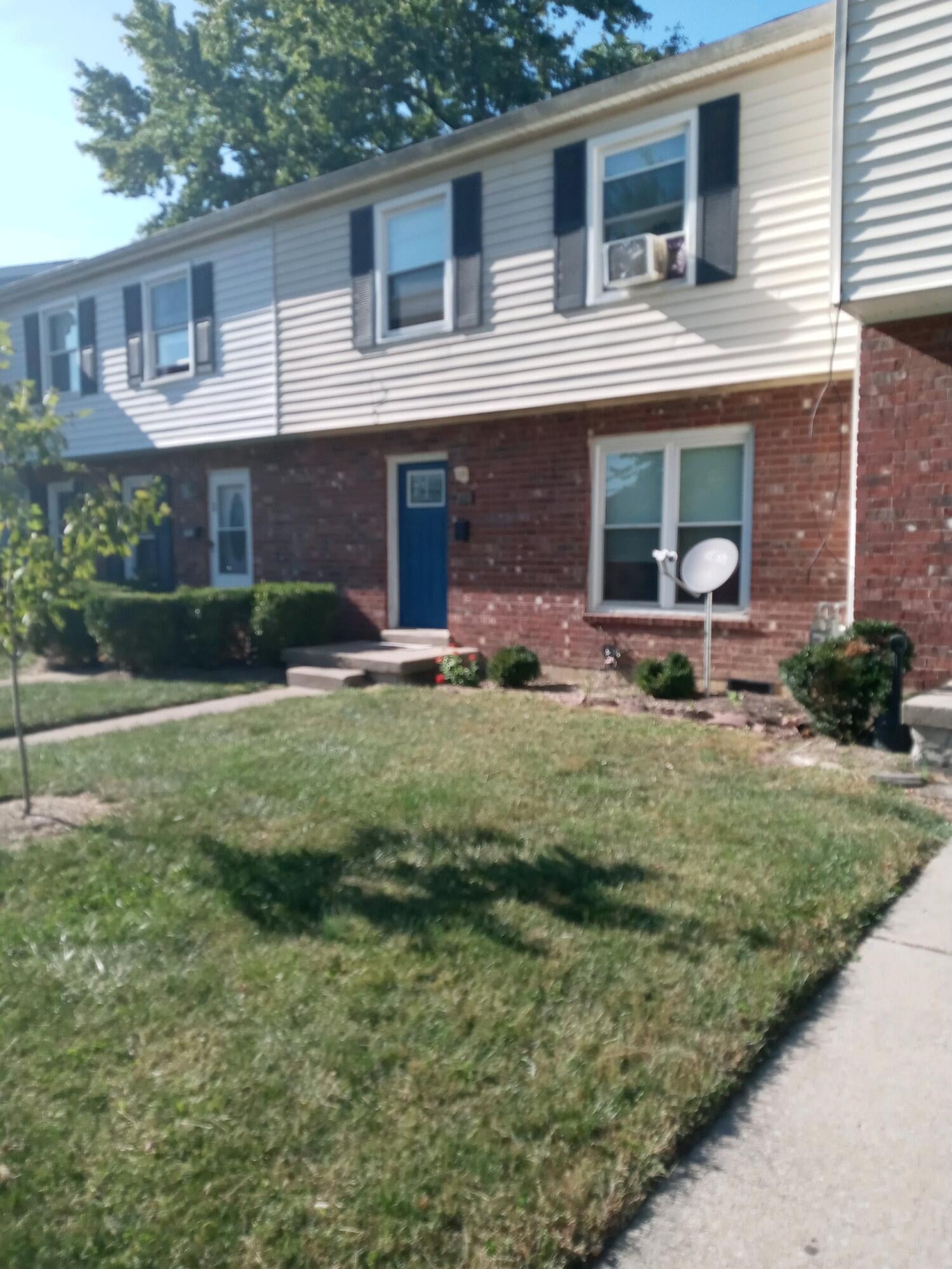 290 Hedgewood Court — photo
