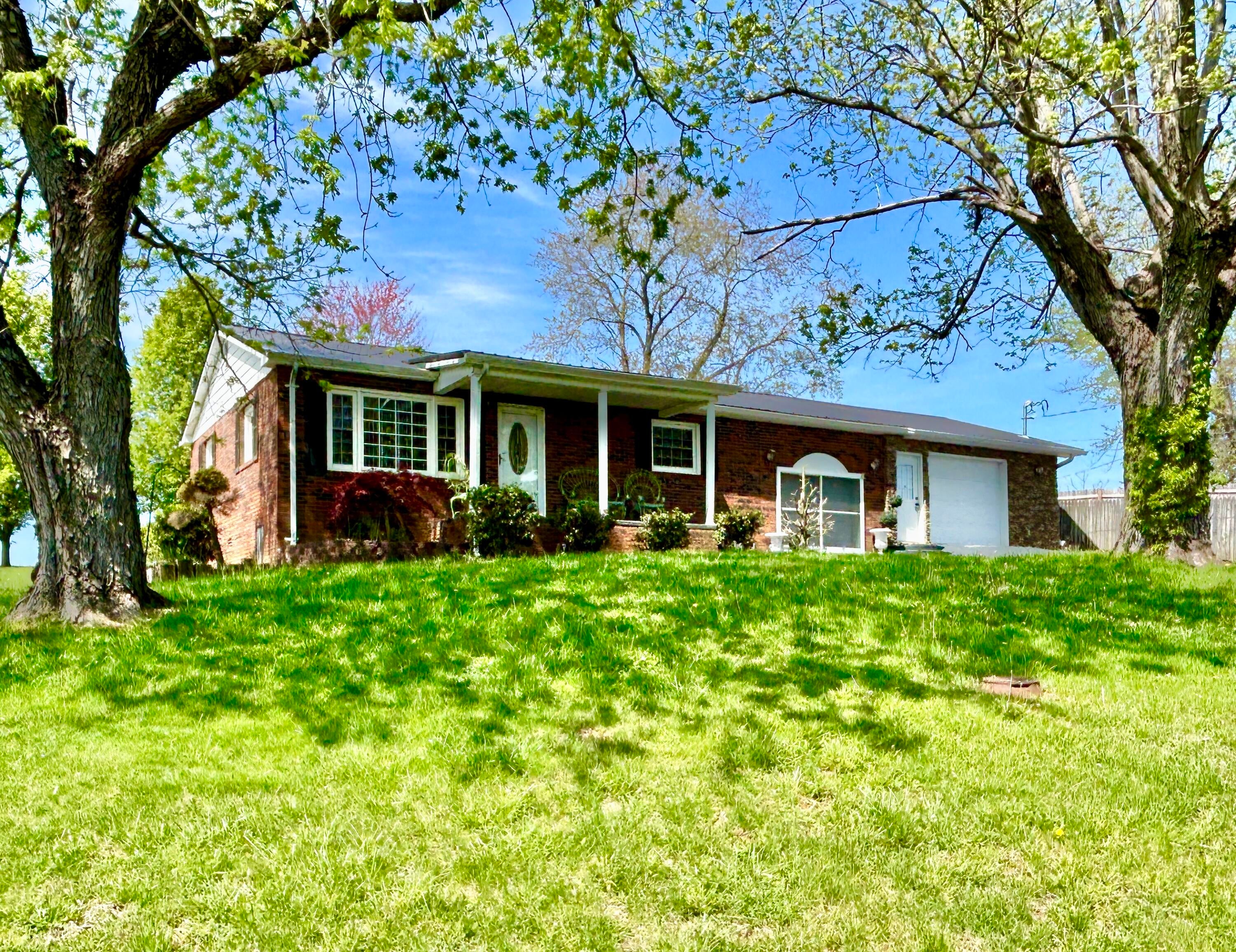 165 E Bourbon Road — photo