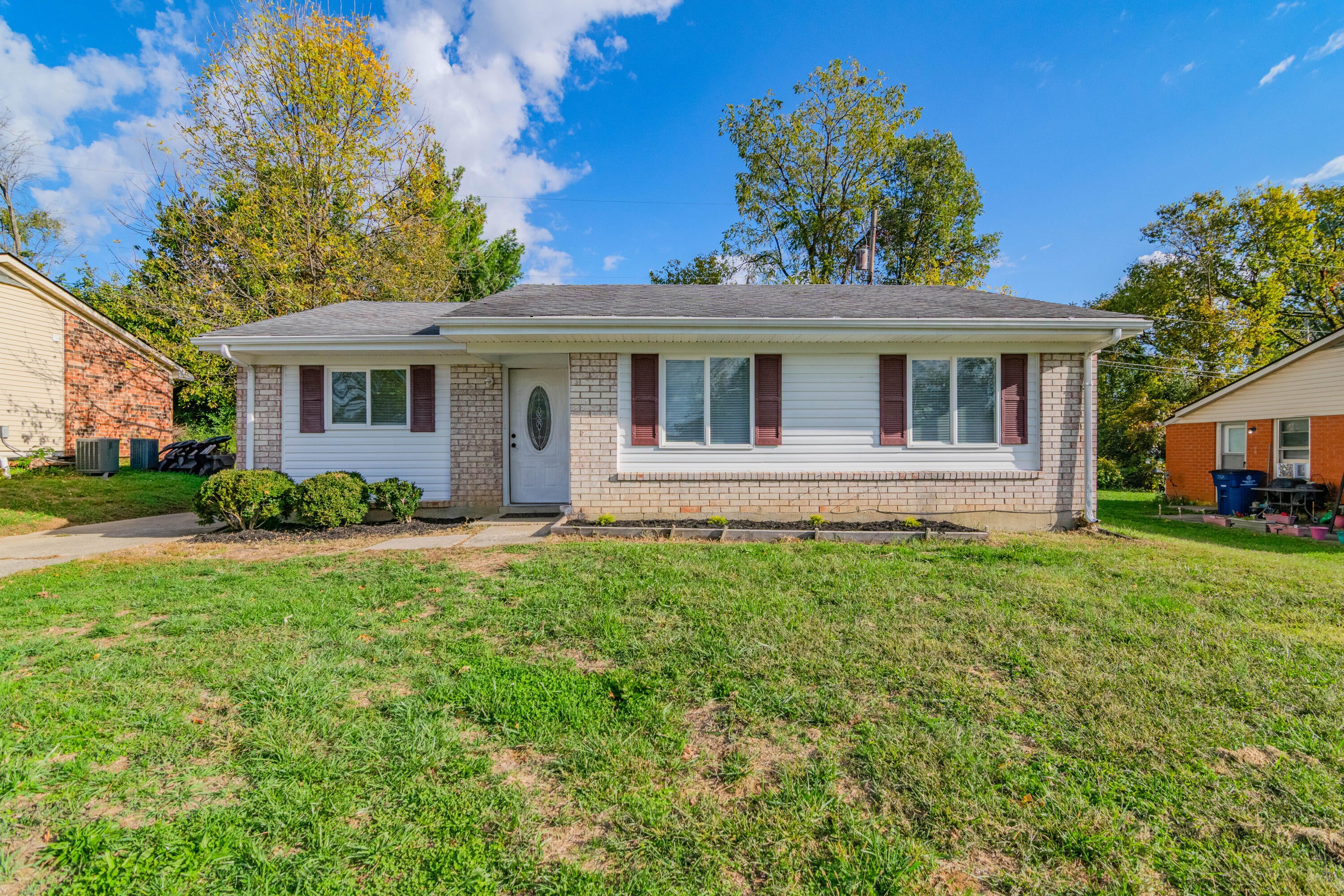 3829 Niagara Drive — photo
