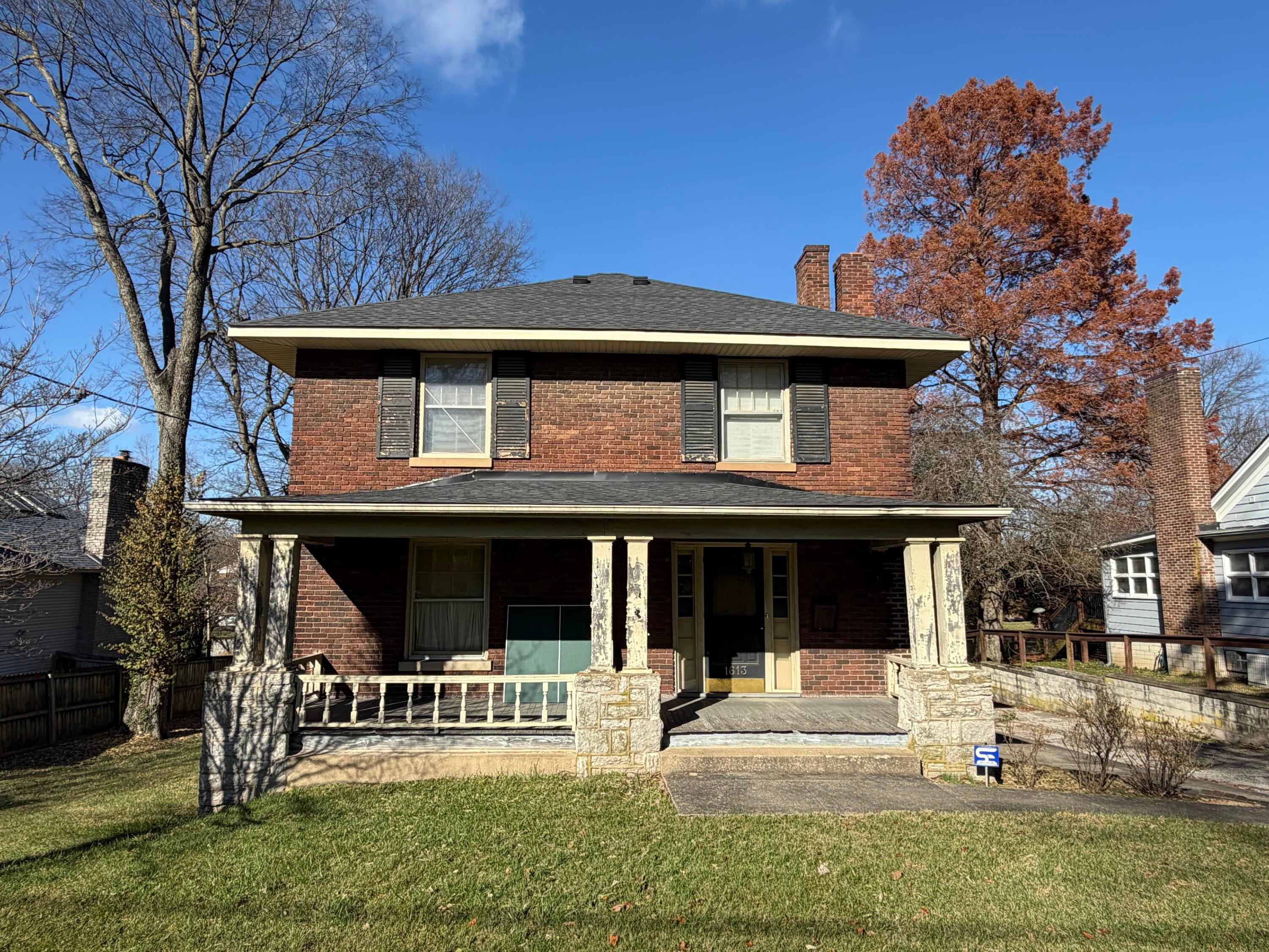 1613 Versailles Road — photo